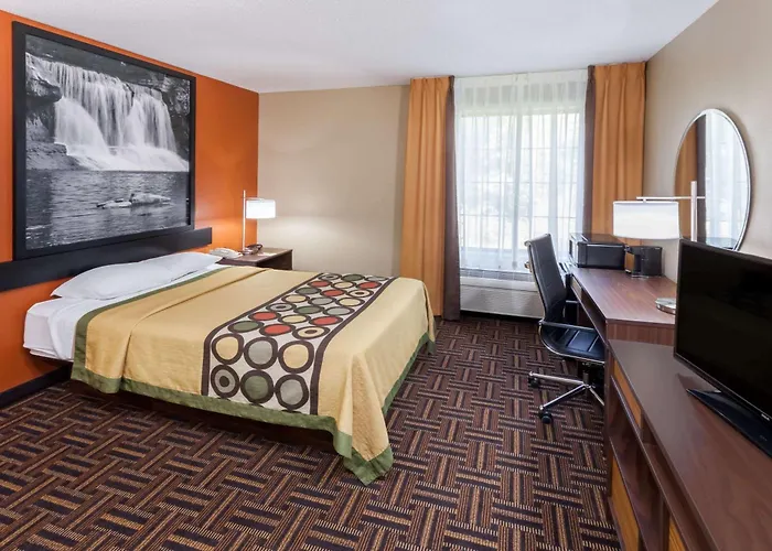 Super 8 By Wyndham Rochester